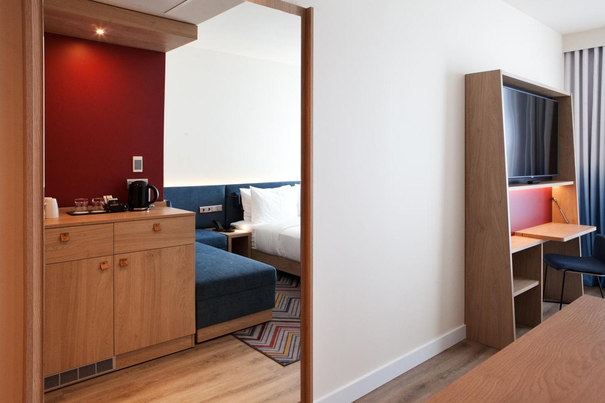 Queen Room,1549697887:JPEG